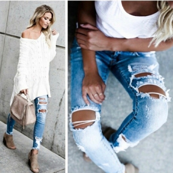 💥RESTOCKING💥 Light Washed Distressed Jeans - Picture 5 of 6